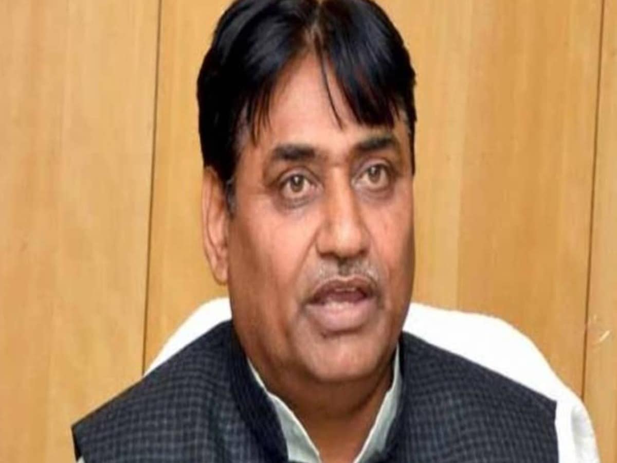 गोडसे के…गांधी जयंती पर छुट्टी रद्द करने गोविंद सिंह डोटासरा ने साधा निशाना गोडसे के…गांधी जयंती पर छुट्टी रद्द करने गोविंद सिंह डोटासरा ने साधा निशाना
