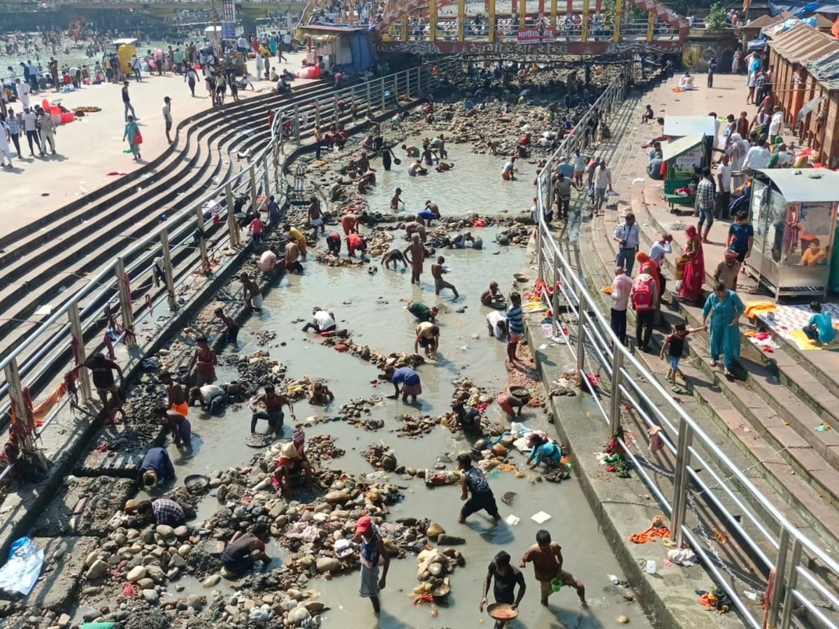 कभी देखा है हरिद्वार में हरकी पैड़ी का ऐसा हाल, आचमन तक के लिए भी नहीं गंगाजल; VIDEO कभी देखा है हरिद्वार में हरकी पैड़ी का ऐसा हाल, आचमन तक के लिए भी नहीं गंगाजल; VIDEO