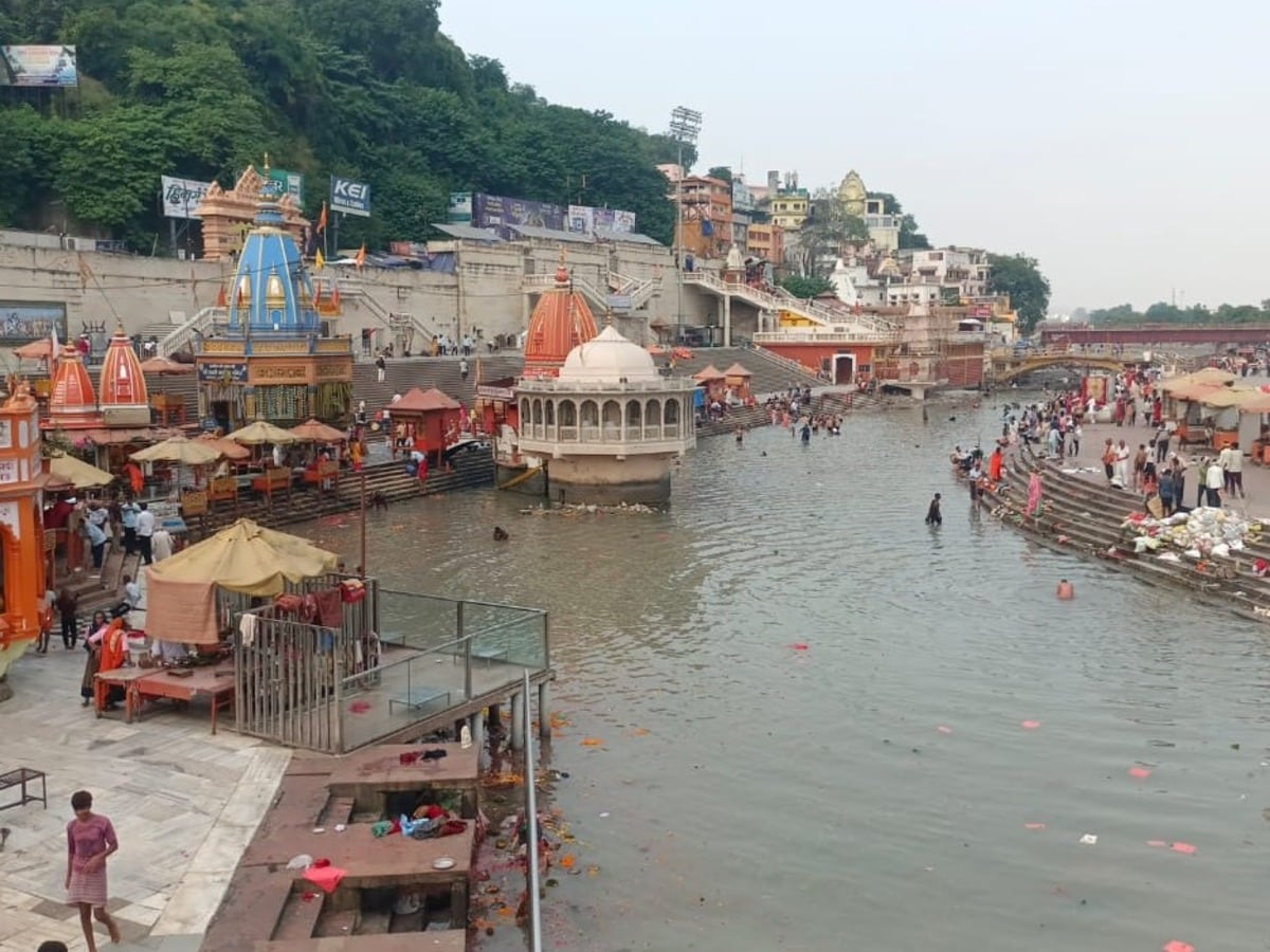 ‘आचमन’ के साथ श्रद्धालु लगा सकेंगे आस्था की डुबकी, गंगाबंदी के बीच हरकी पैड़ी पहुंचा गंगाजल ‘आचमन’ के साथ श्रद्धालु लगा सकेंगे आस्था की डुबकी, गंगाबंदी के बीच हरकी पैड़ी पहुंचा गंगाजल