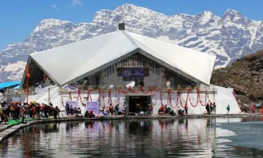 हेमकुंड साहिब में दर्शन के बाद 15 श्रद्धालुओं की तबियत बिगड़ी, पाकिस्तान से पहुंचे उत्तराखंड; हेलीकॉप्टर से रेस्क्यू