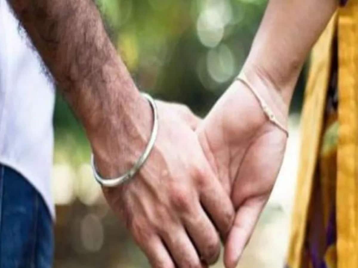 मुझे खूबसूरत बच्चा चाहिए; पति को छोड़ देवर से शारीरिक संबंध बनाने लगी पत्नी, सास ने रोका तो… मुझे खूबसूरत बच्चा चाहिए; पति को छोड़ देवर से शारीरिक संबंध बनाने लगी पत्नी, सास ने रोका तो…