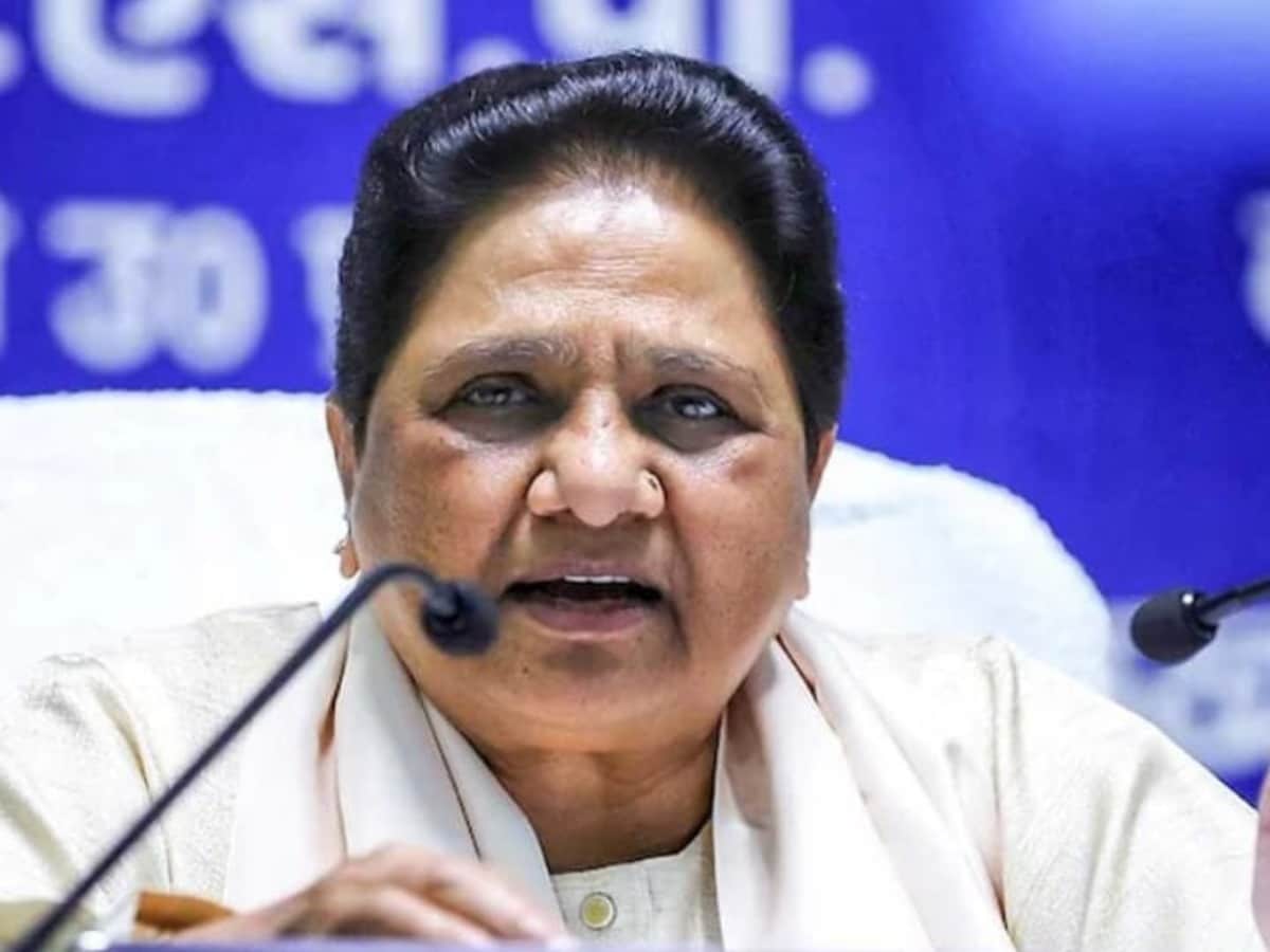 भोले बाबा को राज्य सरकार का संरक्षण, हाथरस चार्जशीट में नाम नहीं होने पर मायावती ने उठाए सवाल भोले बाबा को राज्य सरकार का संरक्षण, हाथरस चार्जशीट में नाम नहीं होने पर मायावती ने उठाए सवाल