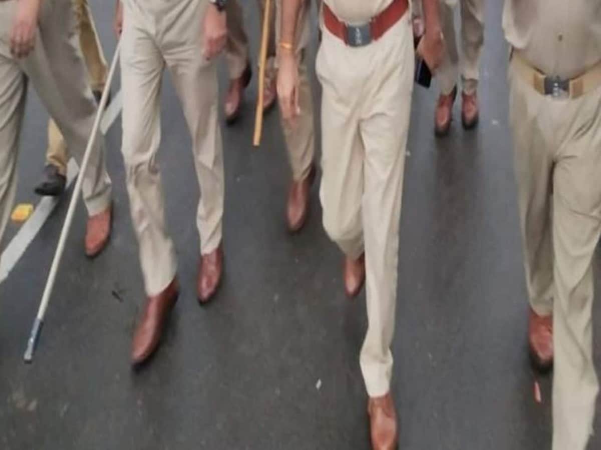 12 घंटे सत्यापन अभियान, 20 लाख का जुर्माना और 484 का चालान, हल्द्वानी पुलिस का जारी रहेगा ऐक्शन 12 घंटे सत्यापन अभियान, 20 लाख का जुर्माना और 484 का चालान, हल्द्वानी पुलिस का जारी रहेगा ऐक्शन