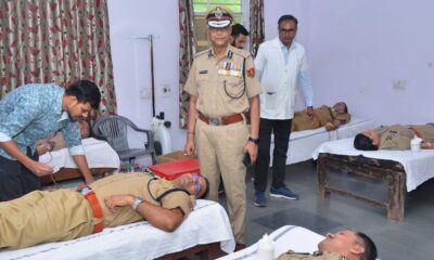 पुलिस अधिकारियों और पुलिसकर्मियों ने किया रक्तदान, राजस्थान न्यूज़