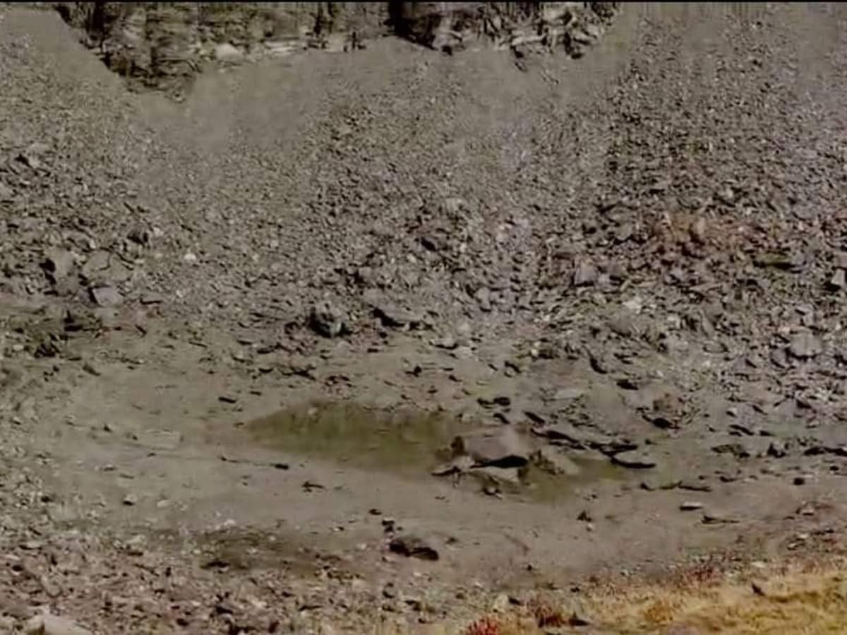 रहस्यों से भरी उत्तराखंड की ‘रूपकुंड’ झील में पहली बार दिखा पत्थर-मलबा, 8वीं सदी की हैं मानव अस्थियां