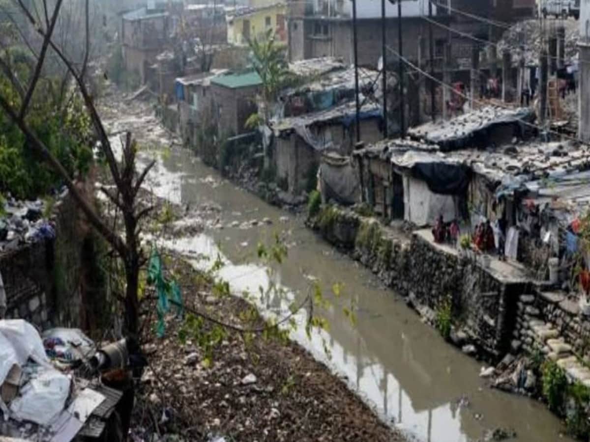 देहरादून की मलिन बस्तियों पर फंसेगा फ्लड जोन का पेंच, आखिर किस बात की है चिंता?