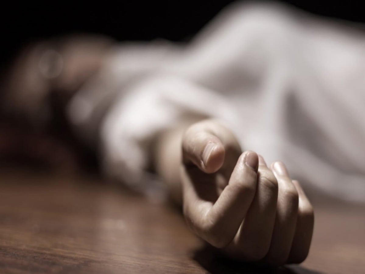बीकानेर में एक परिवार ने की सामूहिक आत्महत्या, 3 की मौत, जानिए क्या है वजह बीकानेर में एक परिवार ने की सामूहिक आत्महत्या, 3 की मौत, जानिए क्या है वजह