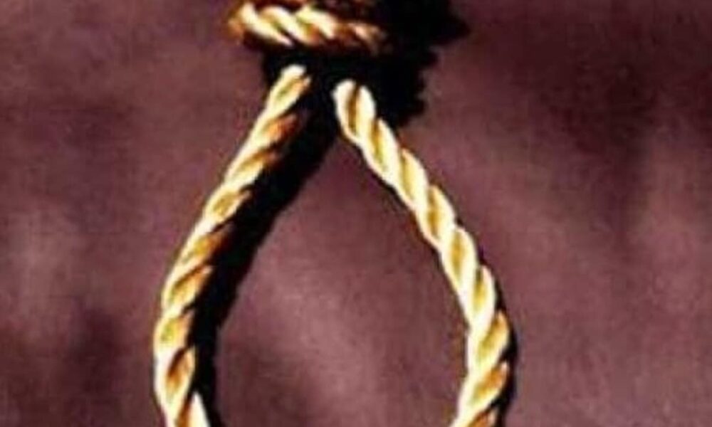 साड़ी पहनी और मेकअप किया, फिर फंदे पर लटक गया एलबीएस कर्मचारी; मसूरी में चौंकाने वाली घटना