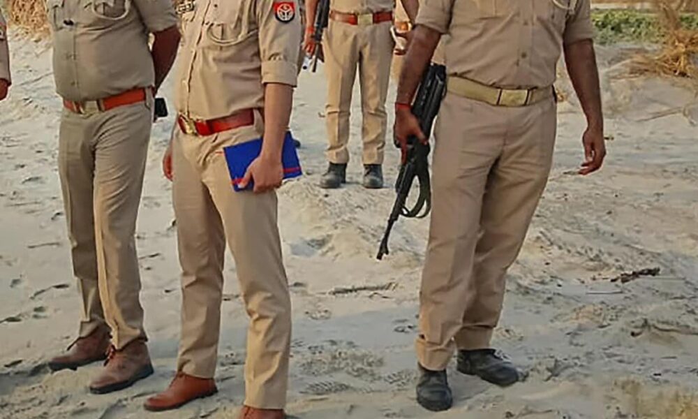 राजस्थान में महिला IPS अधिकारी पर नजर रख रहे थे SI समेत 7 पुलिसकर्मी, पकड़ाते ही हो गया एक्शन