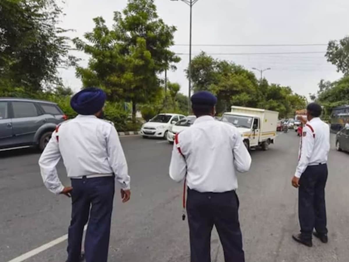 वीआईपी सायरन और विधायक की स्टीकर, पुलिस ने जब स्कार्पियो को रोका तो चौंक गई वीआईपी सायरन और विधायक की स्टीकर, पुलिस ने जब स्कार्पियो को रोका तो चौंक गई
