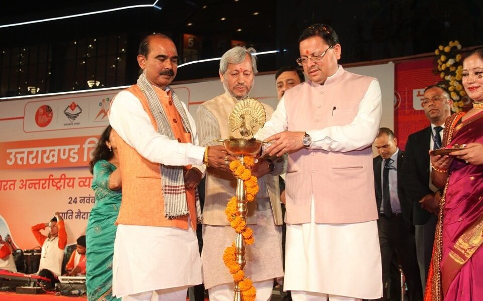 मुख्यमंत्री पुष्कर सिंह धामी ने IITF-2024 में उत्तराखण्ड दिवस समारोह का किया शुभारंभ, राज्य के उत्पादों के स्टॉलों का किया अवलोकन।