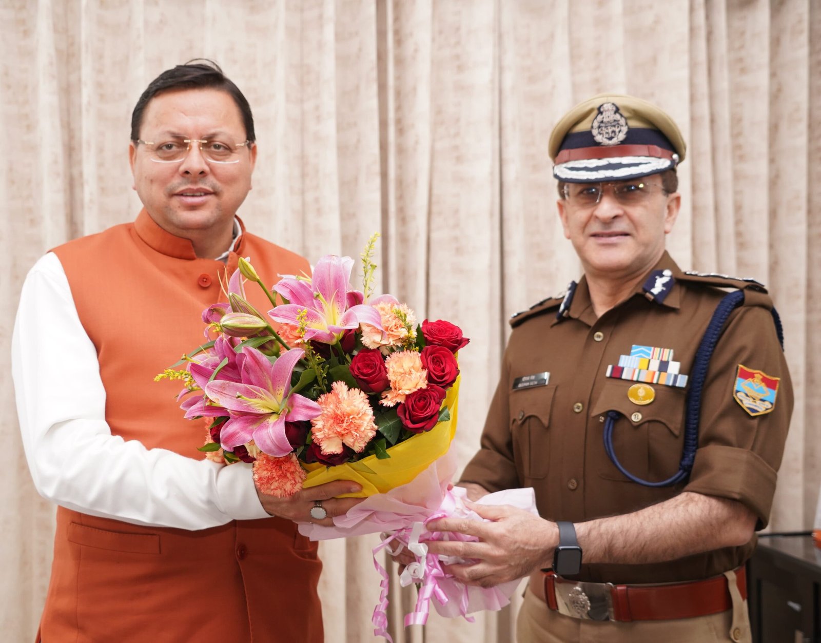 मुख्यमंत्री पुष्कर सिंह धामी से नवनियुक्त डीजीपी दीपम सेठ ने की शिष्टाचार भेंट।