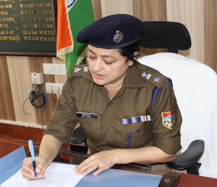 उत्तरकाशी की पहली महिला पुलिस अधीक्षक बनीं सरिता डोबाल, कार्यभार संभाला….