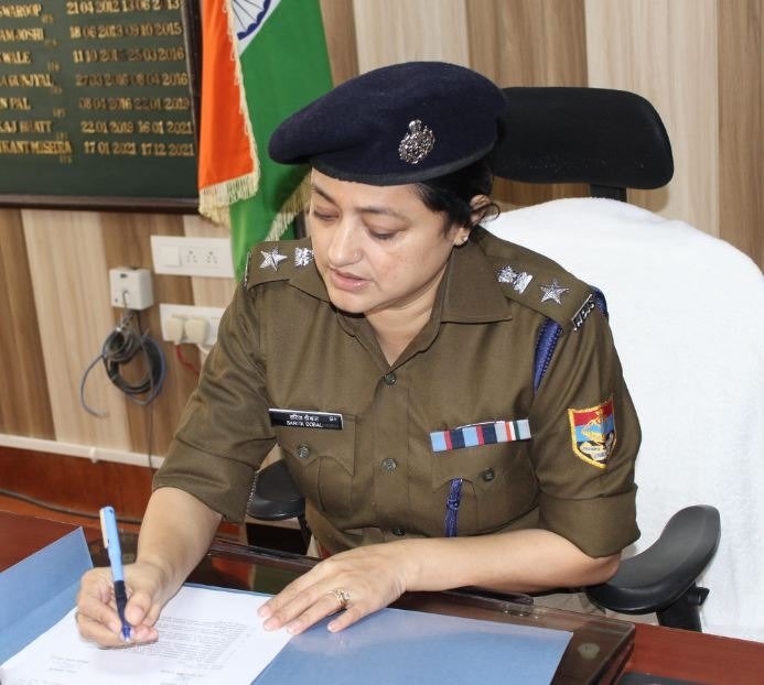 उत्तरकाशी की पहली महिला पुलिस अधीक्षक बनीं सरिता डोबाल, कार्यभार संभाला….