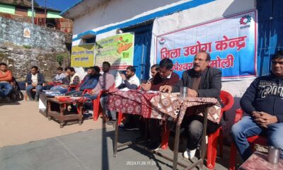 सीएम आदर्श ग्राम योजना: ग्राम सारकोट में उद्योग विभाग द्वारा स्वरोजगार कैम्प आयोजित, 120 से अधिक ग्रामवासियों ने लिया भाग।