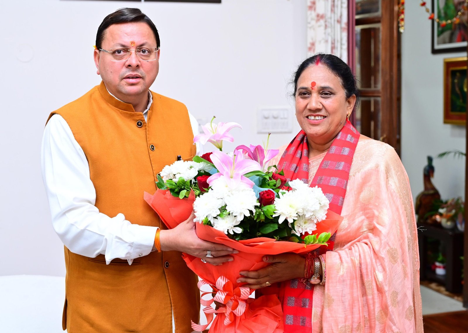 मुख्यमंत्री पुष्कर सिंह धामी से केदारनाथ की नवनिर्वाचित विधायक आशा नौटियाल ने की भेंट, सीएम ने दी शुभकामनाएँ। मुख्यमंत्री पुष्कर सिंह धामी से केदारनाथ की नवनिर्वाचित विधायक आशा नौटियाल ने की भेंट, सीएम ने दी शुभकामनाएँ।