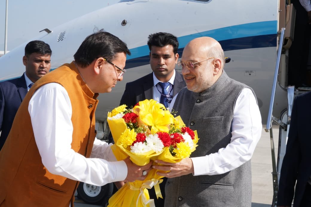 केन्द्रीय गृह मंत्री अमित शाह पहुंचे देहरादून के जॉली ग्रांट एयरपोर्ट, मुख्यमंत्री धामी ने किया स्वागत। केन्द्रीय गृह मंत्री अमित शाह पहुंचे देहरादून के जॉली ग्रांट एयरपोर्ट, मुख्यमंत्री धामी ने किया स्वागत।