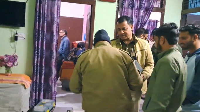 हरिद्वार में डबल मर्डर के बाद सुसाइड, पति ने पत्नी और सास को मौत के घाट उतारकर खुद भी की आत्महत्या। हरिद्वार में डबल मर्डर के बाद सुसाइड, पति ने पत्नी और सास को मौत के घाट उतारकर खुद भी की आत्महत्या।