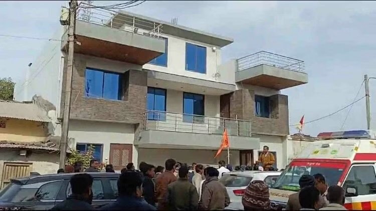 भाजपा नेता और उनकी पत्नी की घर में घुसकर हत्या, लूट की नीयत से घर में घुसे आरोपियों ने धारदार हत्यार से दिया घटना को अंजाम