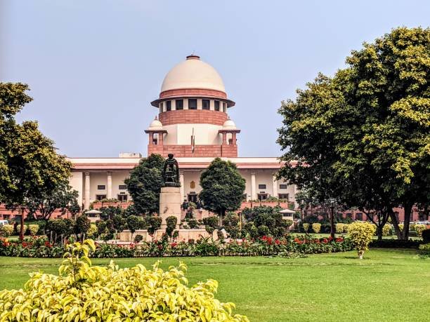 सुप्रीम कोर्ट ने बैलेट पेपर सिस्टम लागू करने की याचिका की खारिज, कहा ईवीएम पर सिर्फ हारने पर उठते हैं सवाल सुप्रीम कोर्ट ने बैलेट पेपर सिस्टम लागू करने की याचिका की खारिज, कहा ईवीएम पर सिर्फ हारने पर उठते हैं सवाल