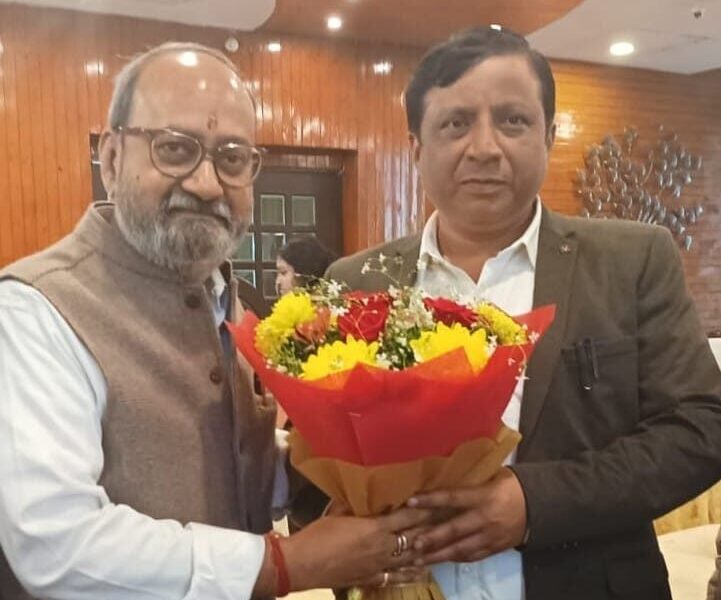 पीआरएस के राष्ट्रीय अध्यक्ष डॉ. अजीत पाठक ने बंशीधर तिवारी से की शिष्टाचार भेंट, पीआरएसआई के नेशनल कॉन्फ्रेंस में किया आमंत्रित।