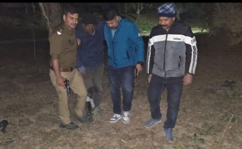 मुख्यमंत्री धामी के ‘ड्रग्स फ्री देवभूमि’ के लक्ष्य को सफ़ल बनाने में जुटी उधम सिंह नगर पुलिस, एक और नशे के सौदागर को गोली मारकर किया गिरफ्तार। मुख्यमंत्री धामी के ‘ड्रग्स फ्री देवभूमि’ के लक्ष्य को सफ़ल बनाने में जुटी उधम सिंह नगर पुलिस, एक और नशे के सौदागर को गोली मारकर किया गिरफ्तार।