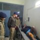 नशे की खेप लेकर जा रहे तस्कर ने पुलिस पर किया फायर, जवाबी कार्रवाई में हुआ घायल।