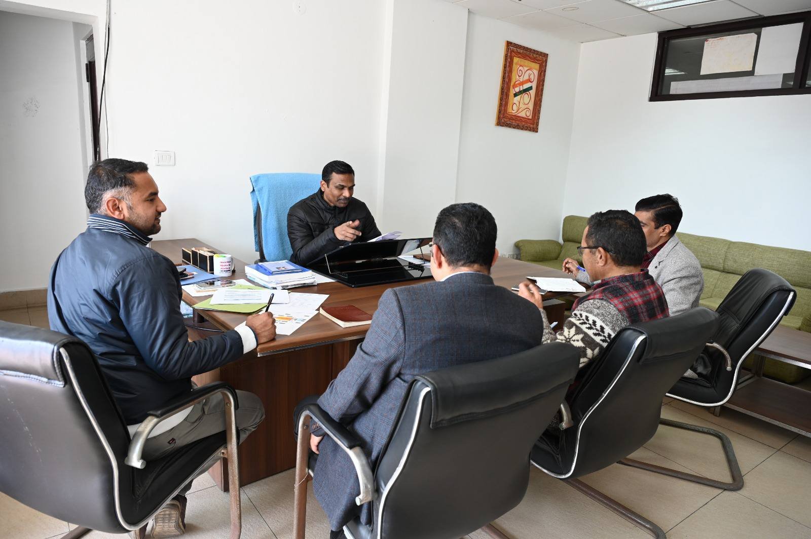 अपर मुख्य निर्वाचन अधिकारी डॉ. विजय कुमार जोगदंडे की राष्ट्रीय मतदाता दिवस की तैयारियों को लेकर बैठक। अपर मुख्य निर्वाचन अधिकारी डॉ. विजय कुमार जोगदंडे की राष्ट्रीय मतदाता दिवस की तैयारियों को लेकर बैठक।