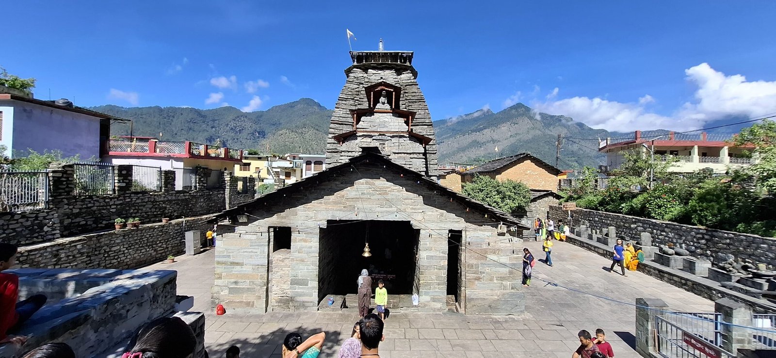 चमोली में शीतकालीन यात्रा ने तोडा रिकार्ड, पिछले 10 दिनों में पहुंचे 5 हजार से अधिक तीर्थयात्री। चमोली में शीतकालीन यात्रा ने तोडा रिकार्ड, पिछले 10 दिनों में पहुंचे 5 हजार से अधिक तीर्थयात्री।
