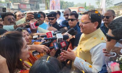 मुख्यमंत्री पुष्कर सिंह धामी पहुंचे महाराष्ट्र, प्रवासी उत्तराखंडियों ने किया भव्य स्वागत।