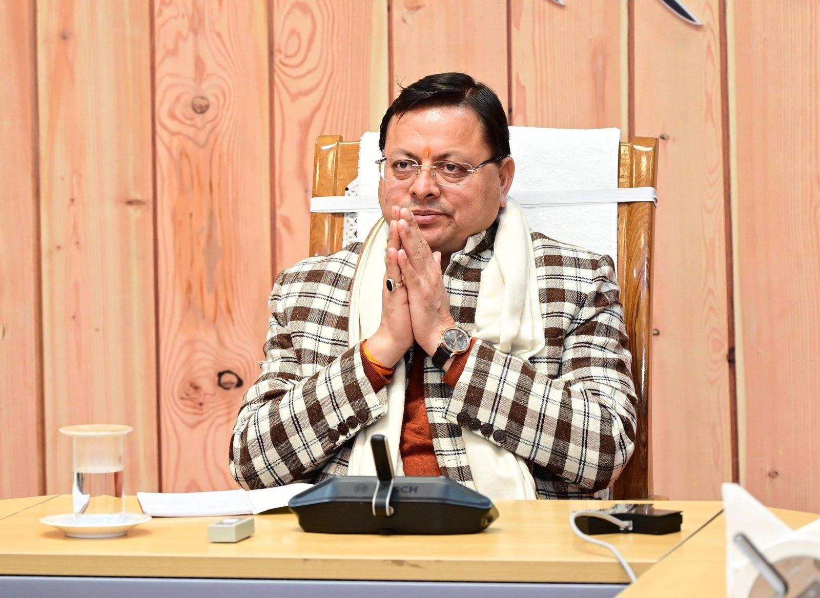 मुख्यमंत्री पुष्कर सिंह धामी ने सुना प्रधानमंत्री मोदी की ‘मन की बात’ का 117वां संस्करण। मुख्यमंत्री पुष्कर सिंह धामी ने सुना प्रधानमंत्री मोदी की ‘मन की बात’ का 117वां संस्करण।