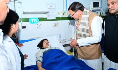 मुख्यमंत्री पुष्कर सिंह धामी ने भीमताल बस दुर्घटना के घायलों से की मुलाकात, हर संभव उपचार उपलब्ध कराने के दिए निर्देश।