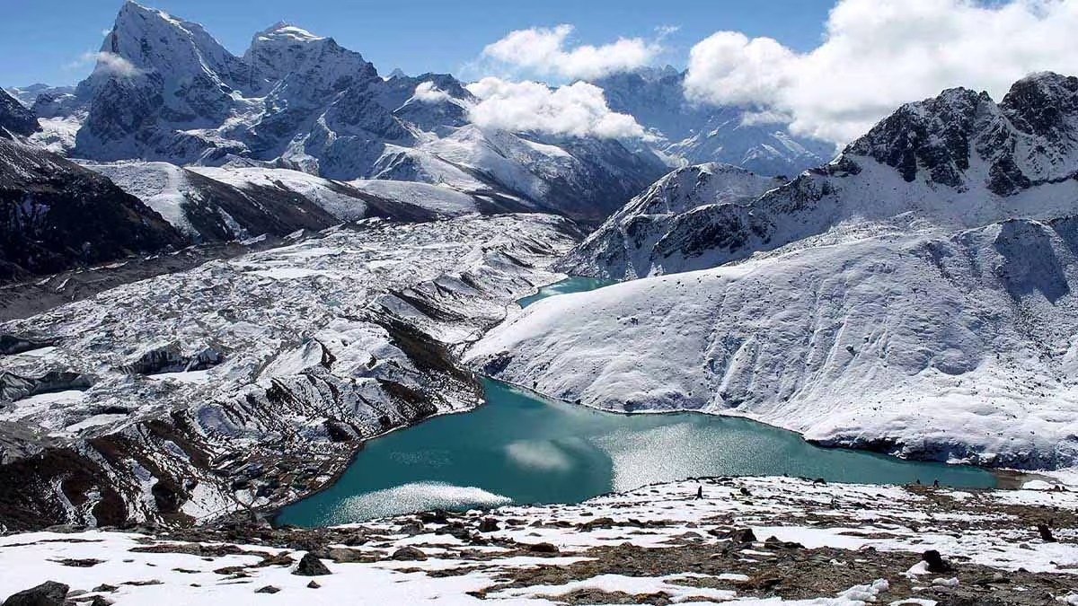 ग्लेशियरों के तेजी से पिघलने से बढ़ रही झीलों की संख्या, केदारनाथ जैसी आपदा का खतरा। ग्लेशियरों के तेजी से पिघलने से बढ़ रही झीलों की संख्या, केदारनाथ जैसी आपदा का खतरा।