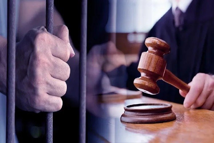 रुद्रप्रयाग में फर्जी डिग्री से बने दो शिक्षक निलंबित, अब पांच साल शिक्षा की क्लास जेल में। रुद्रप्रयाग में फर्जी डिग्री से बने दो शिक्षक निलंबित, अब पांच साल शिक्षा की क्लास जेल में।
