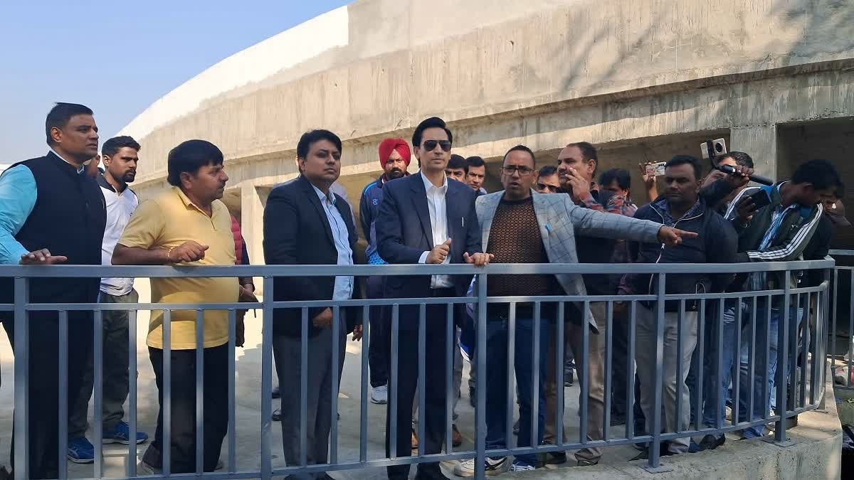 38वें राष्ट्रीय खेलों की तैयारियां अंतिम चरण में, कुमाऊं कमिश्नर दीपक रावत ने रुद्रपुर स्टेडियम का किया निरीक्षण। 38वें राष्ट्रीय खेलों की तैयारियां अंतिम चरण में, कुमाऊं कमिश्नर दीपक रावत ने रुद्रपुर स्टेडियम का किया निरीक्षण।