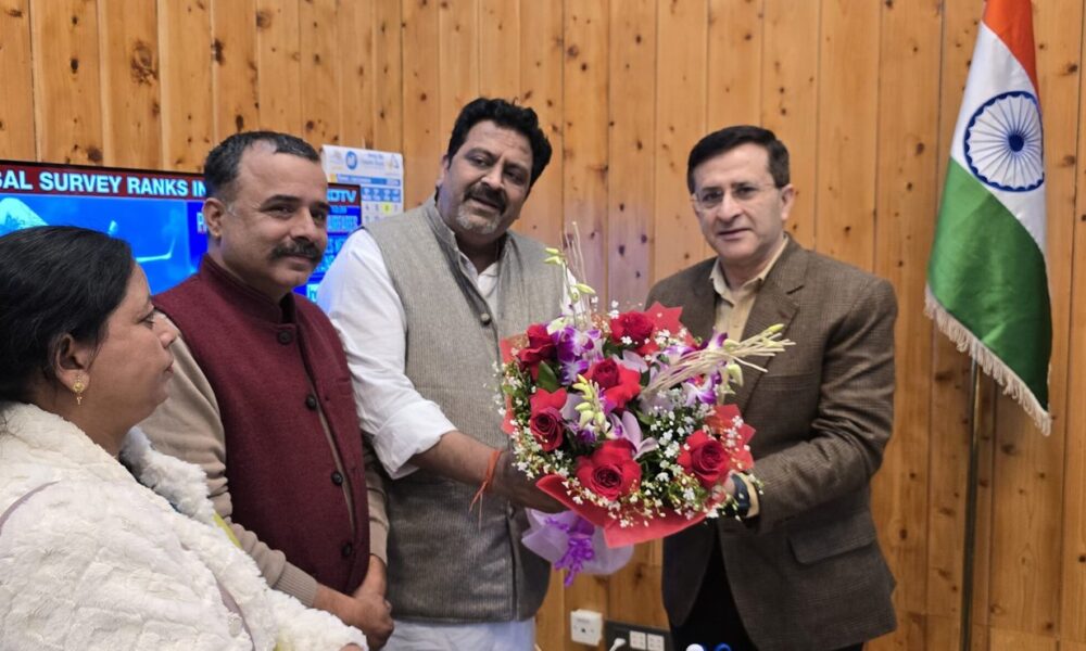 रालोद महासचिव अनुपम खत्री ने पुलिस महानिदेशक से की मुलाकात, प्रदेश की क़ानून व्यवस्था पर की चर्चा।