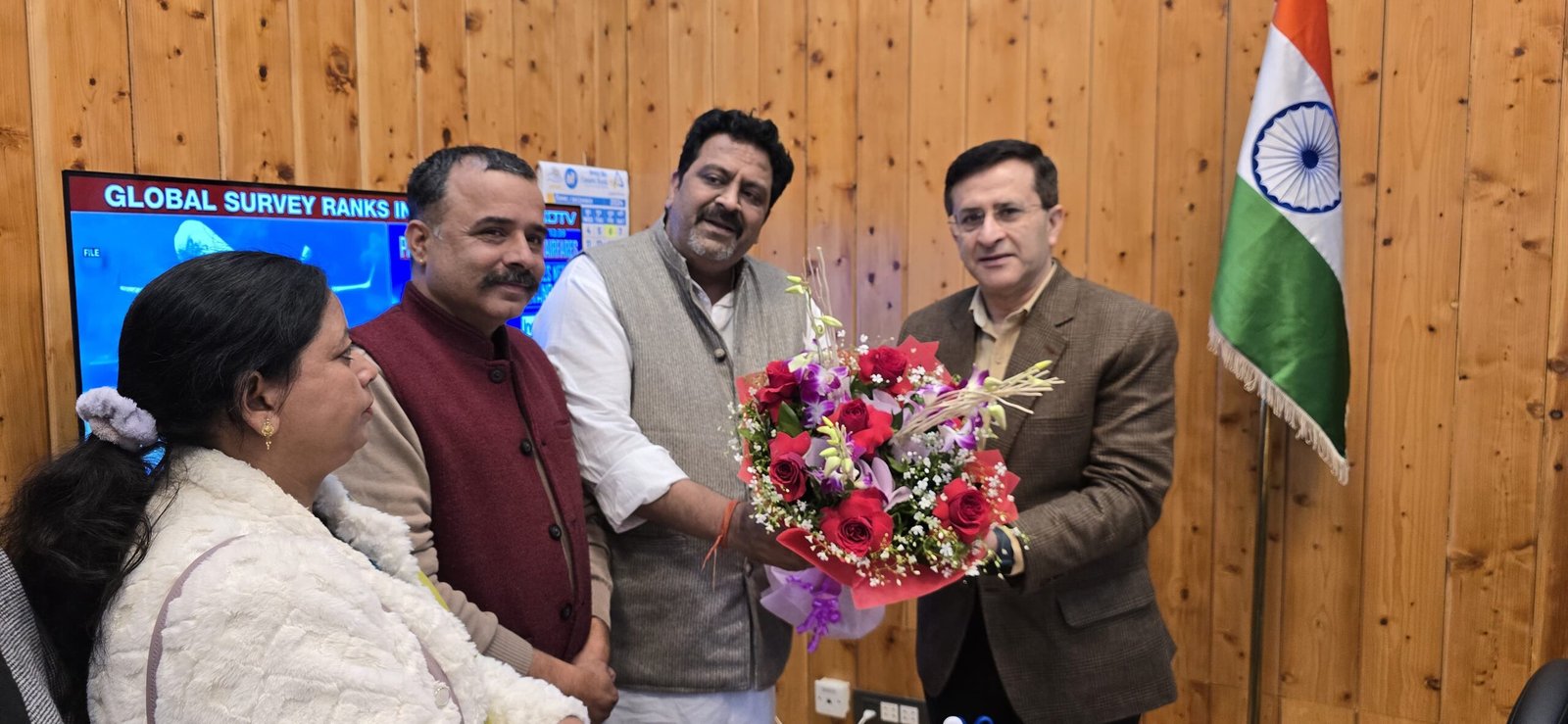 रालोद महासचिव अनुपम खत्री ने पुलिस महानिदेशक से की मुलाकात, प्रदेश की क़ानून व्यवस्था पर की चर्चा। रालोद महासचिव अनुपम खत्री ने पुलिस महानिदेशक से की मुलाकात, प्रदेश की क़ानून व्यवस्था पर की चर्चा।