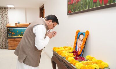मुख्यमंत्री पुष्कर सिंह धामी ने बाबा साहेब डॉ. भीमराव अंबेडकर की पुण्यतिथि पर अर्पित की श्रद्धांजलि।