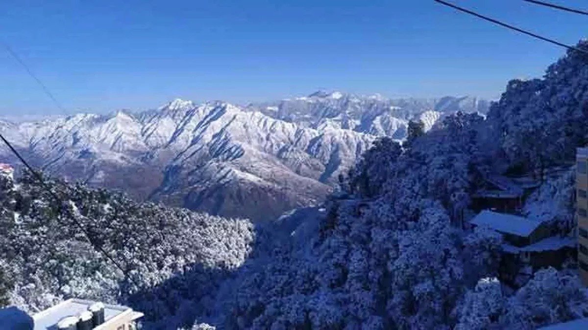 उत्तराखंड में 8-9 दिसंबर को हल्की वर्षा और बर्फबारी के आसार, तापमान में गिरावट आने के साथ बढ़ेगी ठंड। उत्तराखंड में 8-9 दिसंबर को हल्की वर्षा और बर्फबारी के आसार, तापमान में गिरावट आने के साथ बढ़ेगी ठंड।