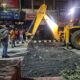 घंटाघर पर बने स्पीड ब्रेकर से 30 मिनट में 7 वाहन दुर्घटनाग्रस्त, डीएम के निर्देश पर चला पीला पंजा।