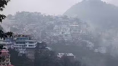 बर्फबारी के बाद उत्तराखंड में बढ़ी ठंड, सर्द हवाओं ने किया परेशान, अगले दो दिन कोहरे और शीतलहर का अलर्ट… बर्फबारी के बाद उत्तराखंड में बढ़ी ठंड, सर्द हवाओं ने किया परेशान, अगले दो दिन कोहरे और शीतलहर का अलर्ट…