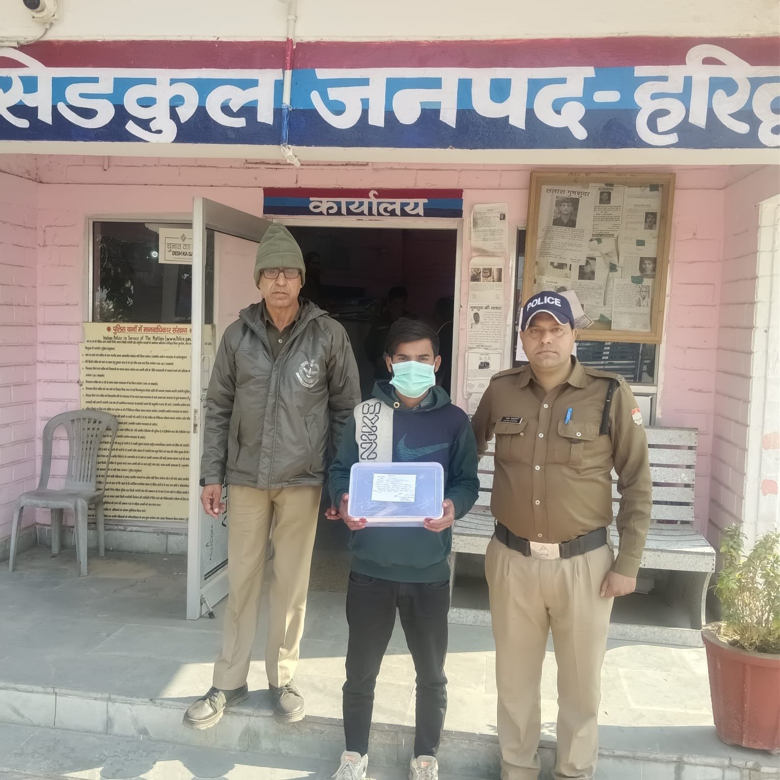 प्रेमिका से अनबन के चलते सिरफिरे आशिक ने युवती को मारी गोली, पुलिस ने किया गिरफ्तार।