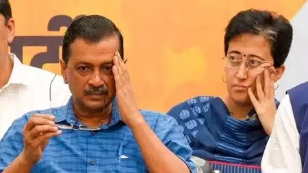 दिल्ली के पूर्व मुख्यमंत्री अरविंद केजरीवाल की मुश्किलें बढ़ी, ईडी को मुकदमा चलाने की मंजूरी।