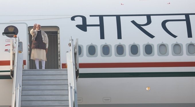 43 साल बाद कुवैत पहुंचे भारतीय प्रधानमंत्री नरेंद्र मोदी, कुवैत के शीर्ष नेतृत्व से मुलाकात करेंगे।