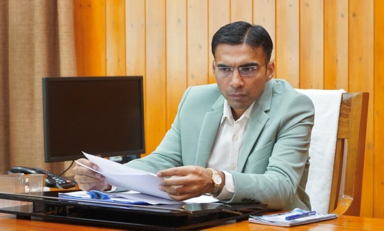 नगर स्वास्थ्य अधिकारी की कार्यशैली पर उठे सवाल, डीएम सविन बंसल ने लिया कड़ा कदम… नगर स्वास्थ्य अधिकारी की कार्यशैली पर उठे सवाल, डीएम सविन बंसल ने लिया कड़ा कदम…