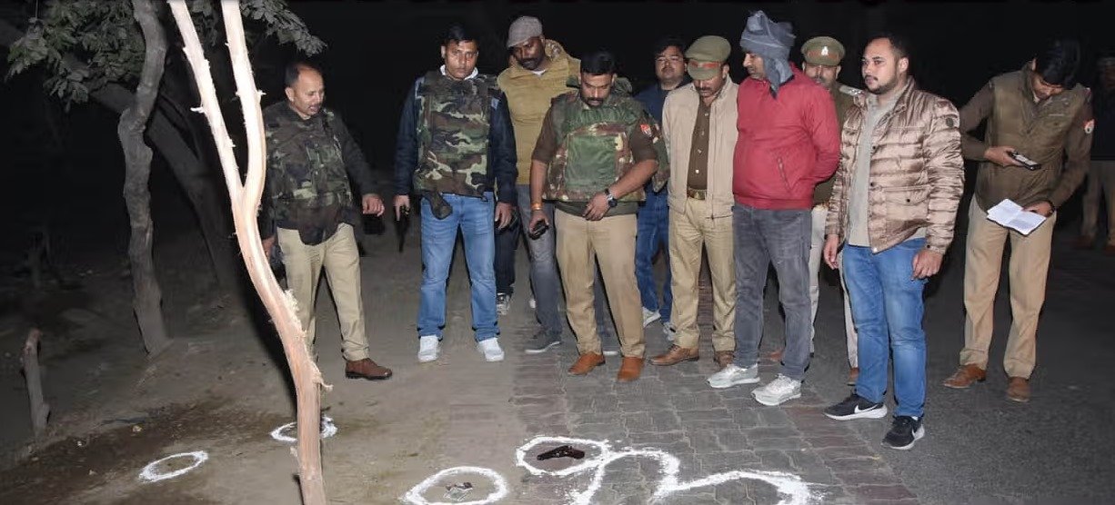 लखनऊ में बैंक चोरी करने वाले गैंग का बड़ा खुलासा, दो बदमाश मुठभेड़ में हुए ढेर, तीन अन्य हुए गिरफ्तार।