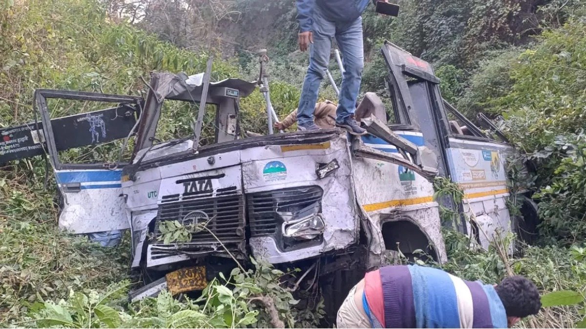 नैनीताल परिक्षेत्र की मंडलीय प्रबंधक पूजा जोशी निलंबित, हादसे के दौरान फोन ना उठाने पर कार्रवाई। नैनीताल परिक्षेत्र की मंडलीय प्रबंधक पूजा जोशी निलंबित, हादसे के दौरान फोन ना उठाने पर कार्रवाई।