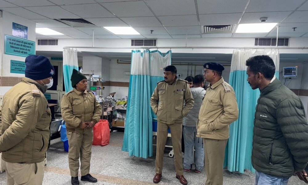 मसूरी घूमने आए पर्यटकों की कार ओवरटेक के दौरान हादसे का शिकार, तीन लोग घायल…