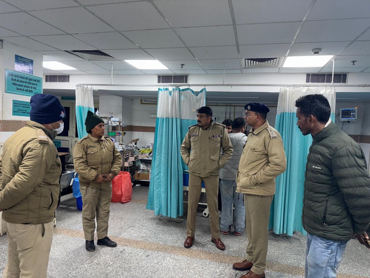 मसूरी घूमने आए पर्यटकों की कार ओवरटेक के दौरान हादसे का शिकार, तीन लोग घायल… मसूरी घूमने आए पर्यटकों की कार ओवरटेक के दौरान हादसे का शिकार, तीन लोग घायल…