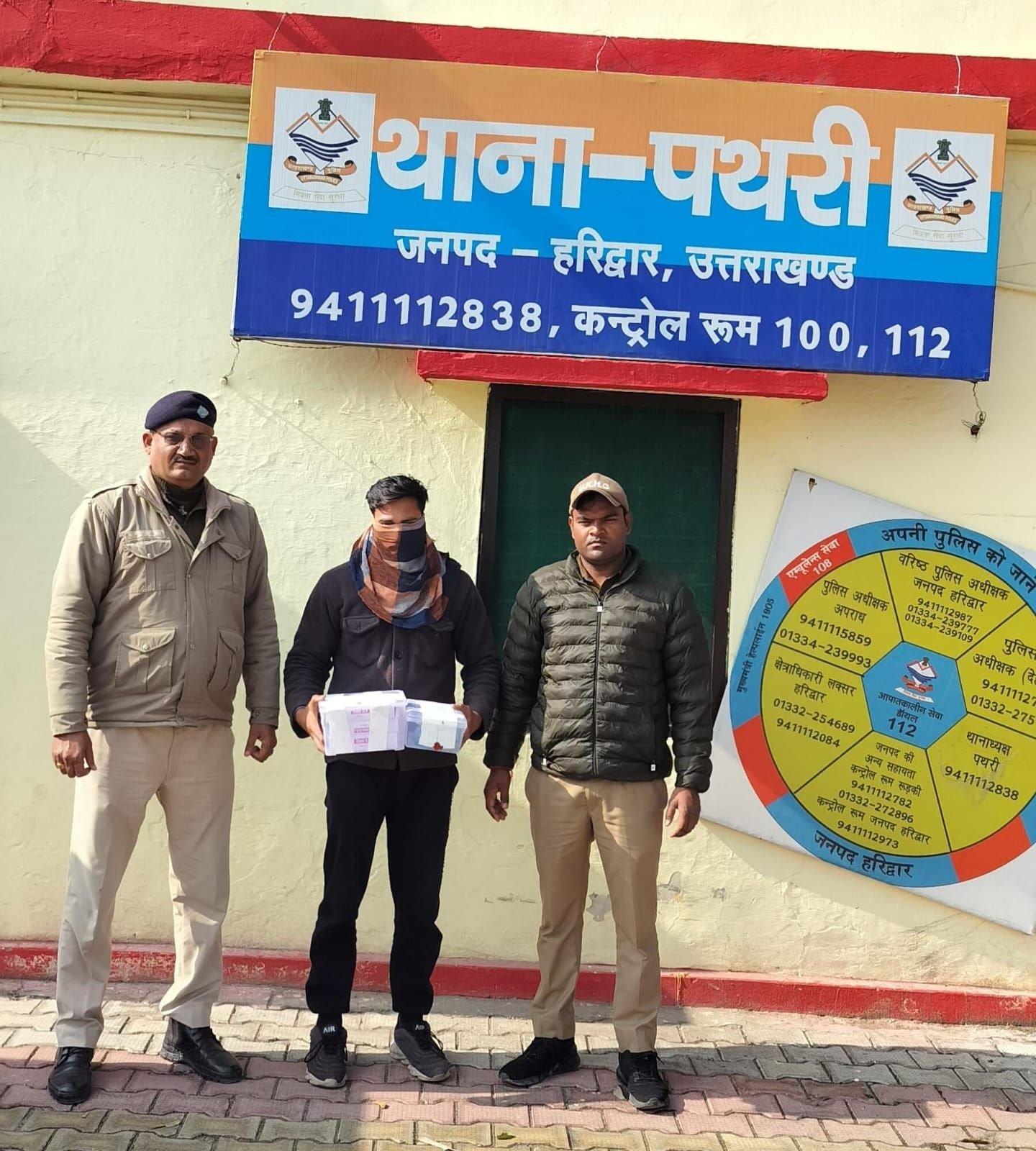 हरिद्वार पुलिस की नशे के खिलाफ कड़ी कार्रवाई, मेडिकल स्टोर की आड़ में चल रहे नशे के काले कारोबार का किया भंडाफोड़। हरिद्वार पुलिस की नशे के खिलाफ कड़ी कार्रवाई, मेडिकल स्टोर की आड़ में चल रहे नशे के काले कारोबार का किया भंडाफोड़।